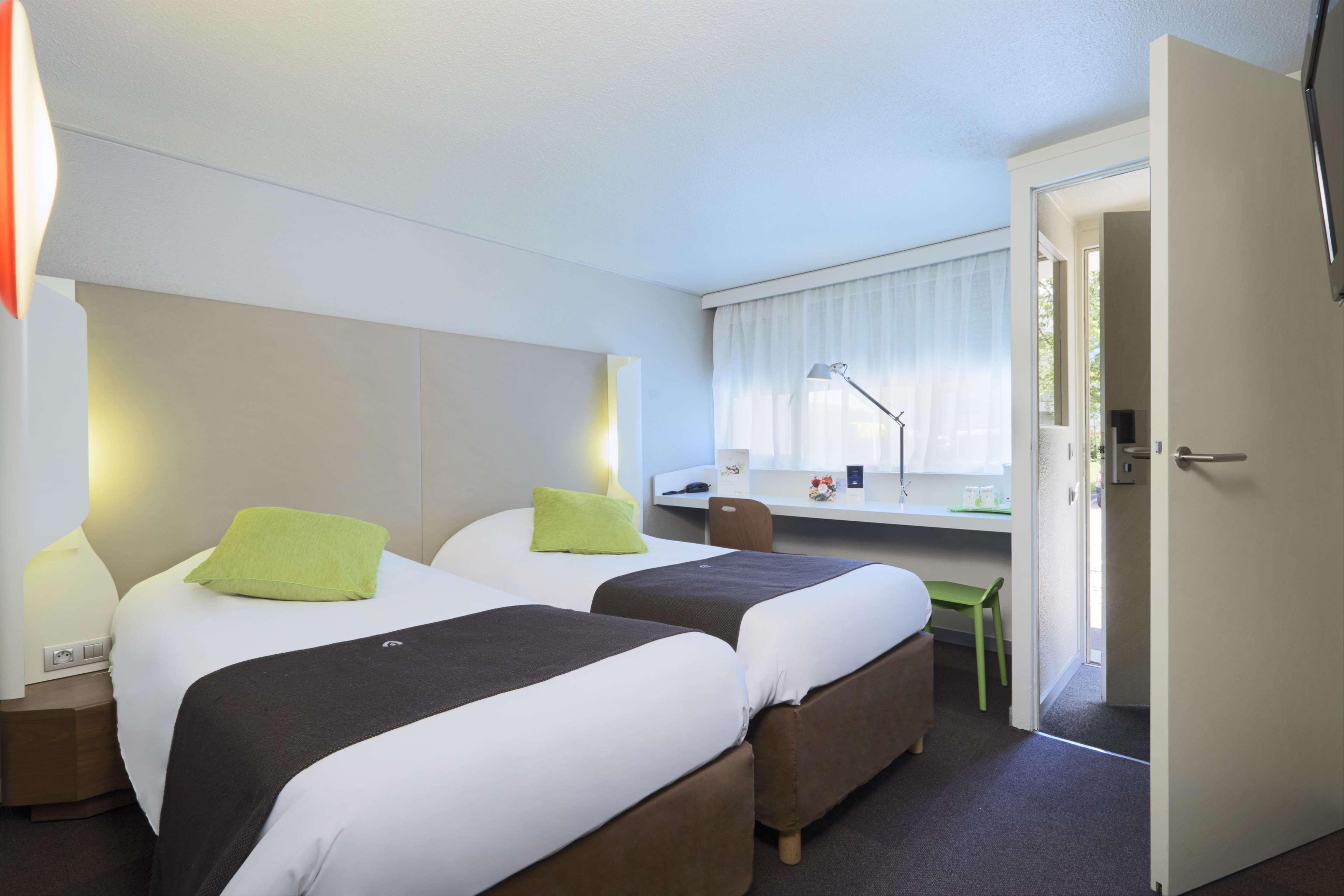 Campanile Chambery Hotel Exterior photo